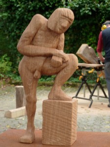 Jochen Guinand, Mann mit Sockel, Eiche, 2009